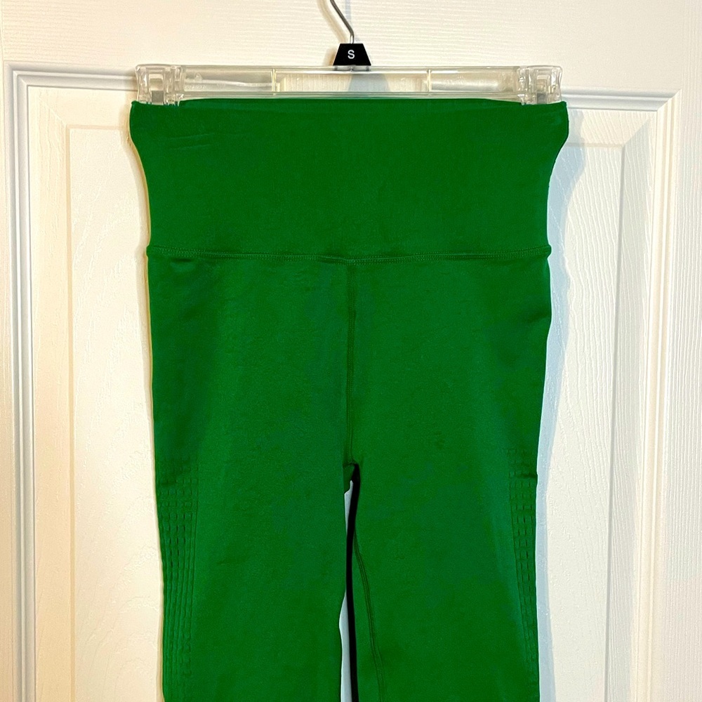 Fabletics green SculptKnit leggings w/ mesh hole detail along sides sz S - Picture 2 of 8